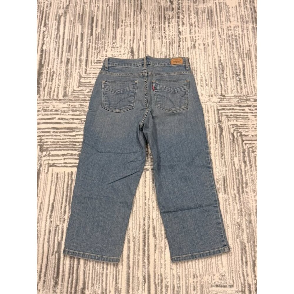 Levi's women's size 4 blue denim Capri Perfectly Slimming 512 Jeans